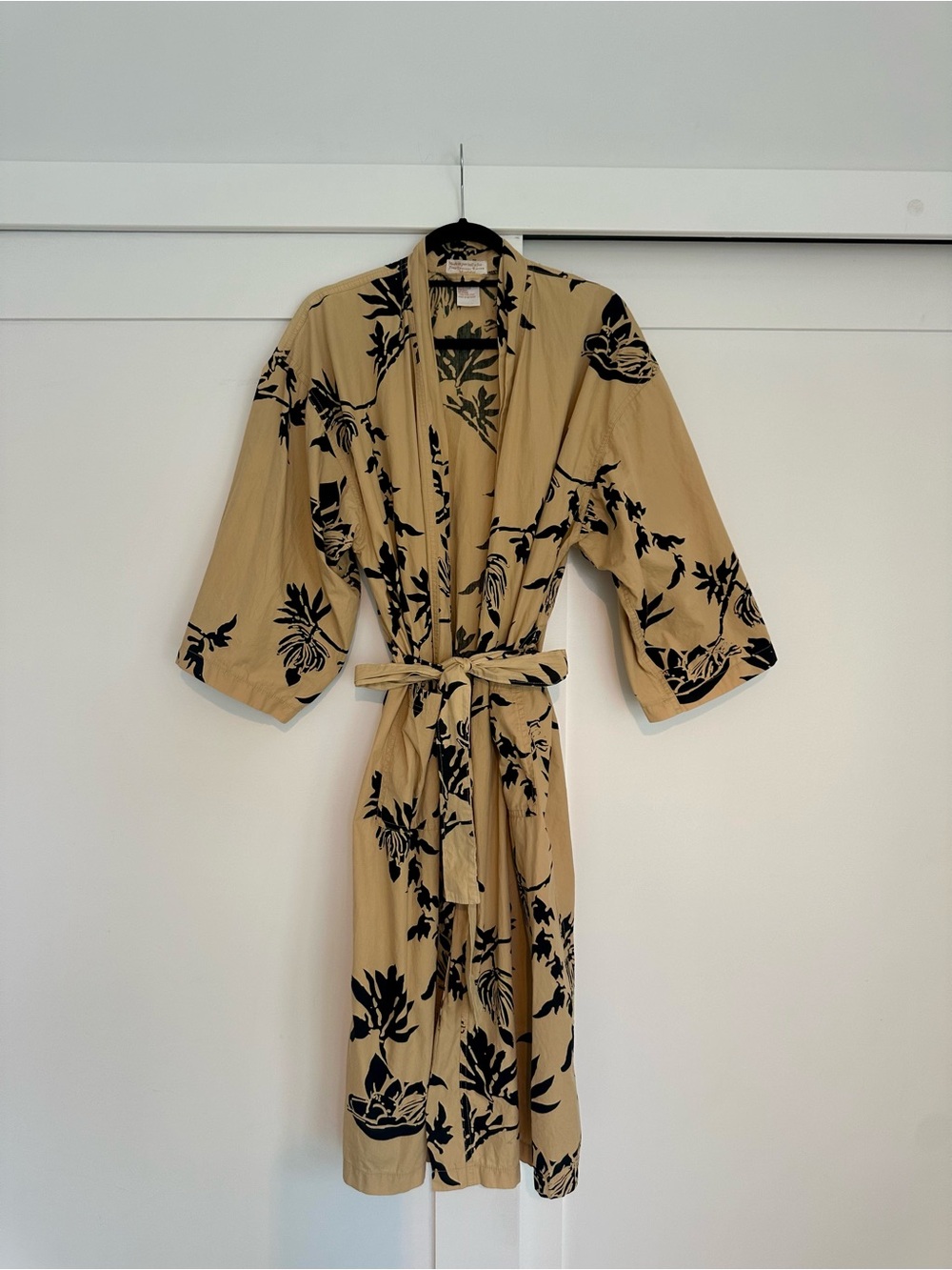 Four Seasons Resort Hualalai Hawaii Floral Kimono Robe Tan Black - Large - Picture 2 of 5